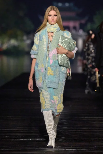 Look 22